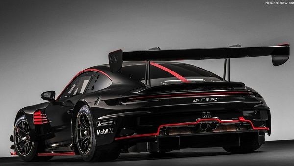 غول خودروهای مسابقه ای با پورشه 911 GT3 R