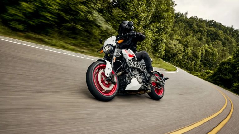 ایندیان موتورسیکلت از محصول جدیدش رونمایی کرد +تصاویر