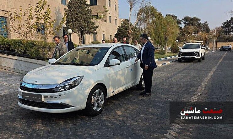 بازدید مدیر عامل کرمان موتور از سدان هیبرید ملی ایگل