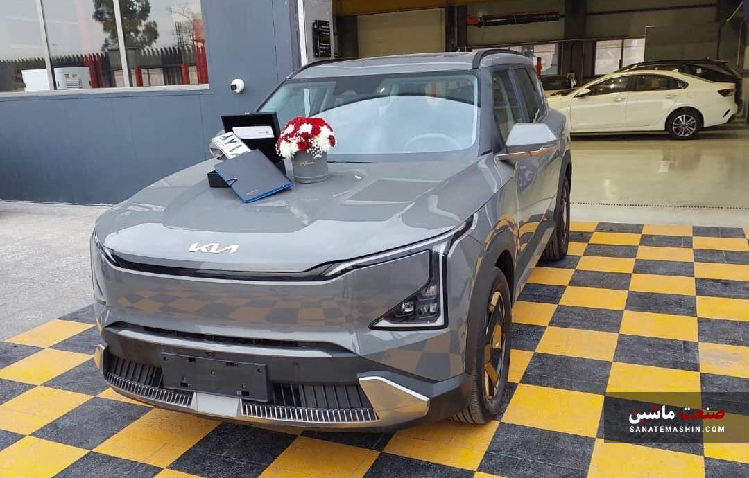 اولین پلاک ملی کیا EV5 توسط هرمس خودرو دریافت شد اولین پلاک ملی کیا EV5 توسط هرمس خودرو دریافت شد
