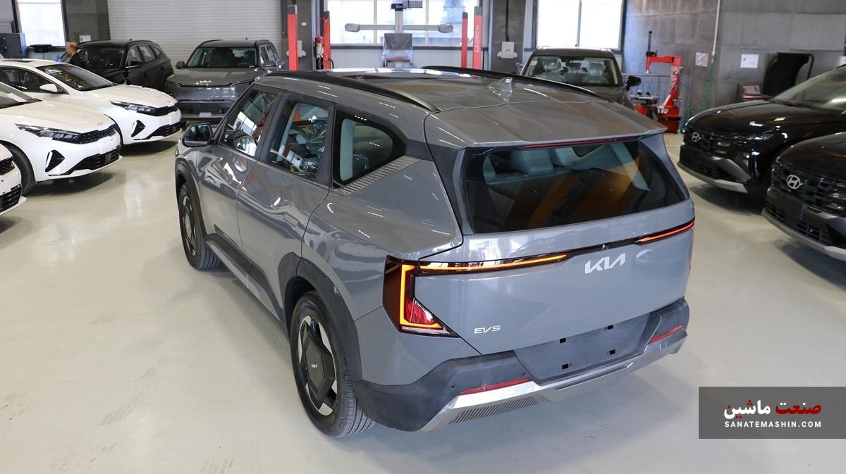 اولین پلاک ملی کیا EV5 توسط هرمس خودرو دریافت شد اولین پلاک ملی کیا EV5 توسط هرمس خودرو دریافت شد