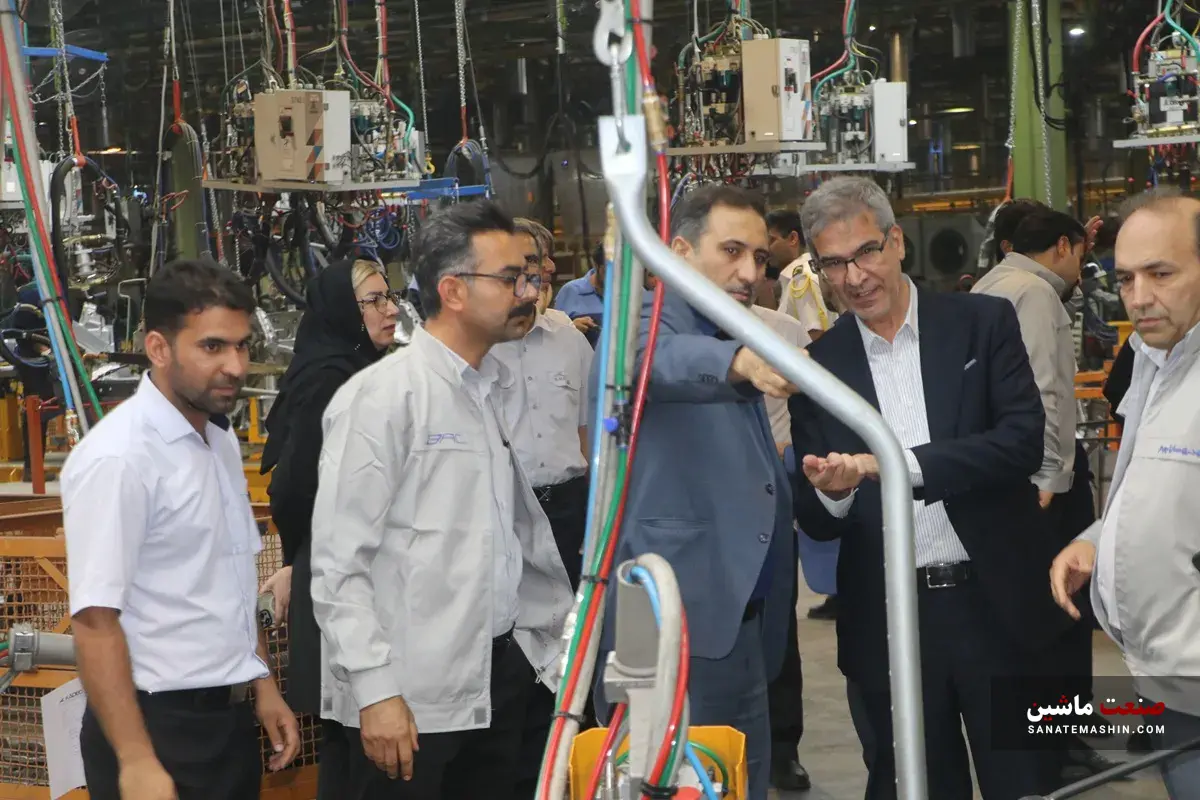بازدید معاون وزارت علوم از کرمان موتور و خط تولید هاچ‌بک ملی شدو