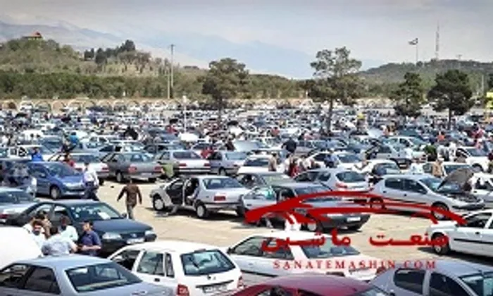 بازار خودرو گرفتار میان وزارت صمت و بورس کالا