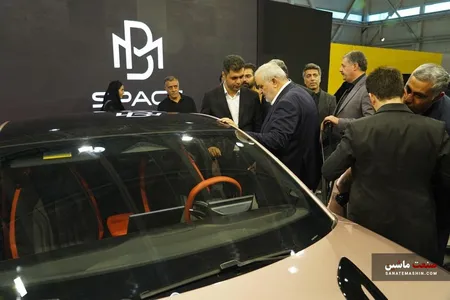بازدید وزیر صمت از خودروهای وارداتی برقی و تجاری گروه بهمن
