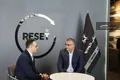 علی دایی اسطوره فوتبال ایران در غرفه آفتاب خودرو