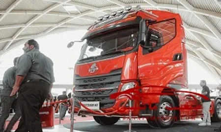 استقبال بازیدکنندگان از غرفه شایان دیزل در نمایشگاه خودرو