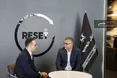 علی دایی اسطوره فوتبال ایران در غرفه آفتاب خودرو