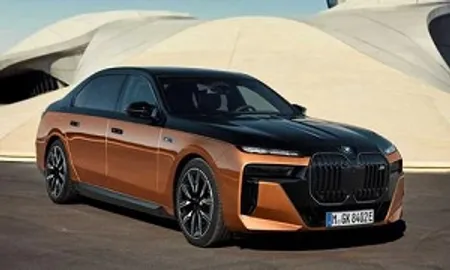 قدرتمندترین سدان الکتریکی ب ام و رونمایی شد +تصاویر